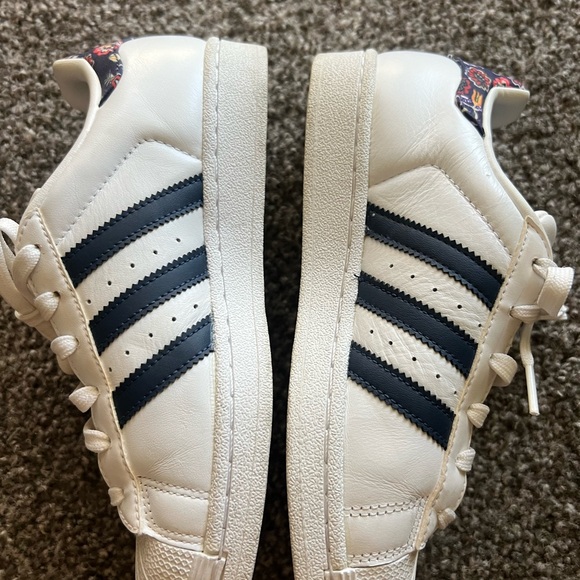 Women’s Adidas Superstar with floral print shoes - Picture 10 of 11